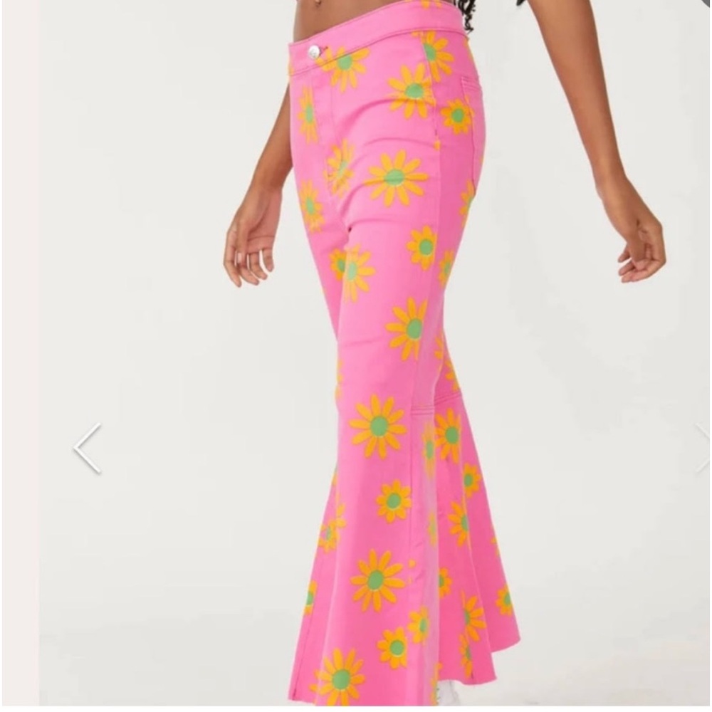 Free People Youthquake Printed Crop
Flare Jeans
Color Lipstick combo - Picture 2 of 3